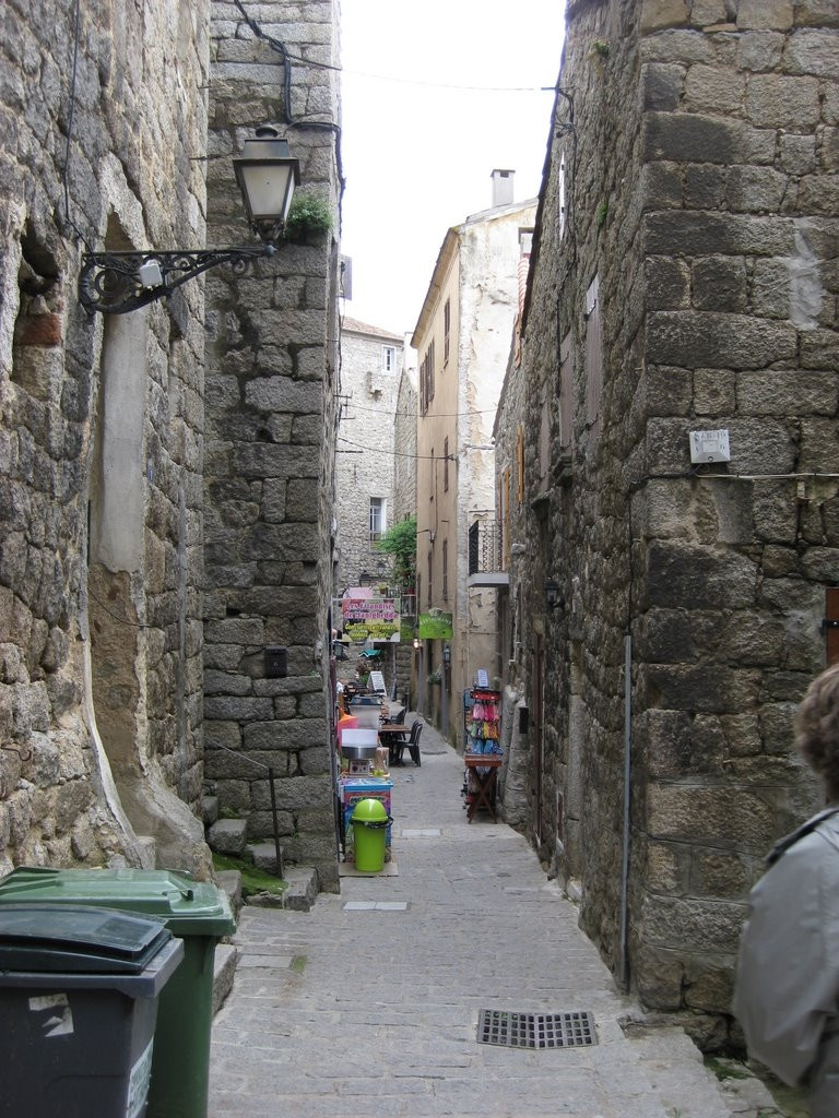 Улица в Сартене, Франция. Фото 2 – фотографии Франции