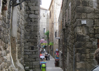 Улица в Сартене, Франция. Фото 2 – фотографии Франции