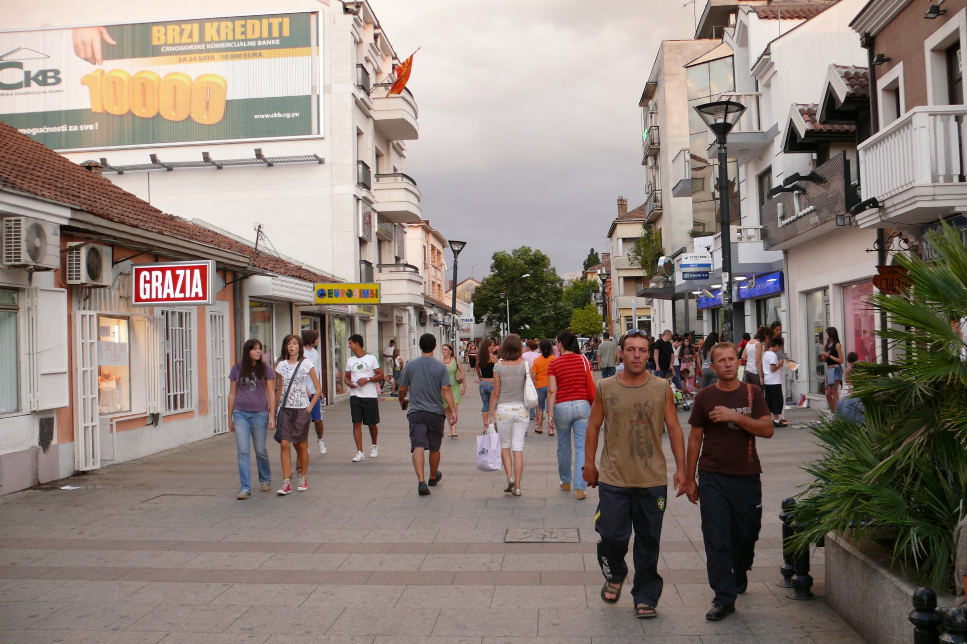 Люди в Подгорица, Черногория. Фото 1 – фотографии Черногории