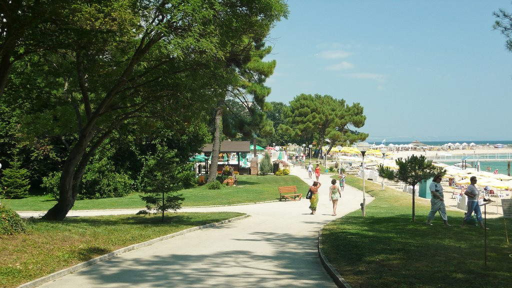 Набережная в Ривьера, Болгария – фотографии Болгарии