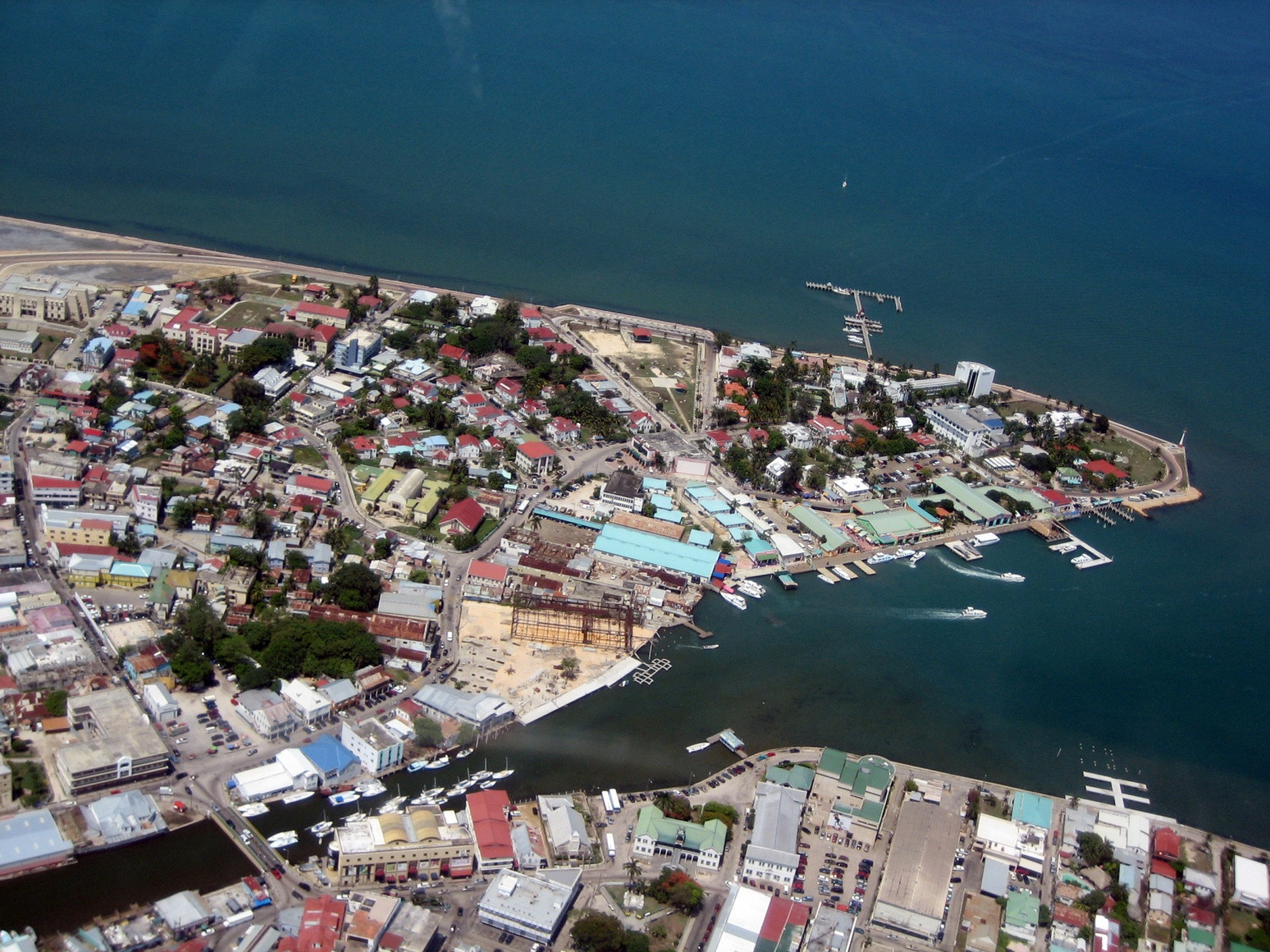 Бели́з (Belize) — крупнейший город и порт в государстве Белиз – фотографии Белиза
