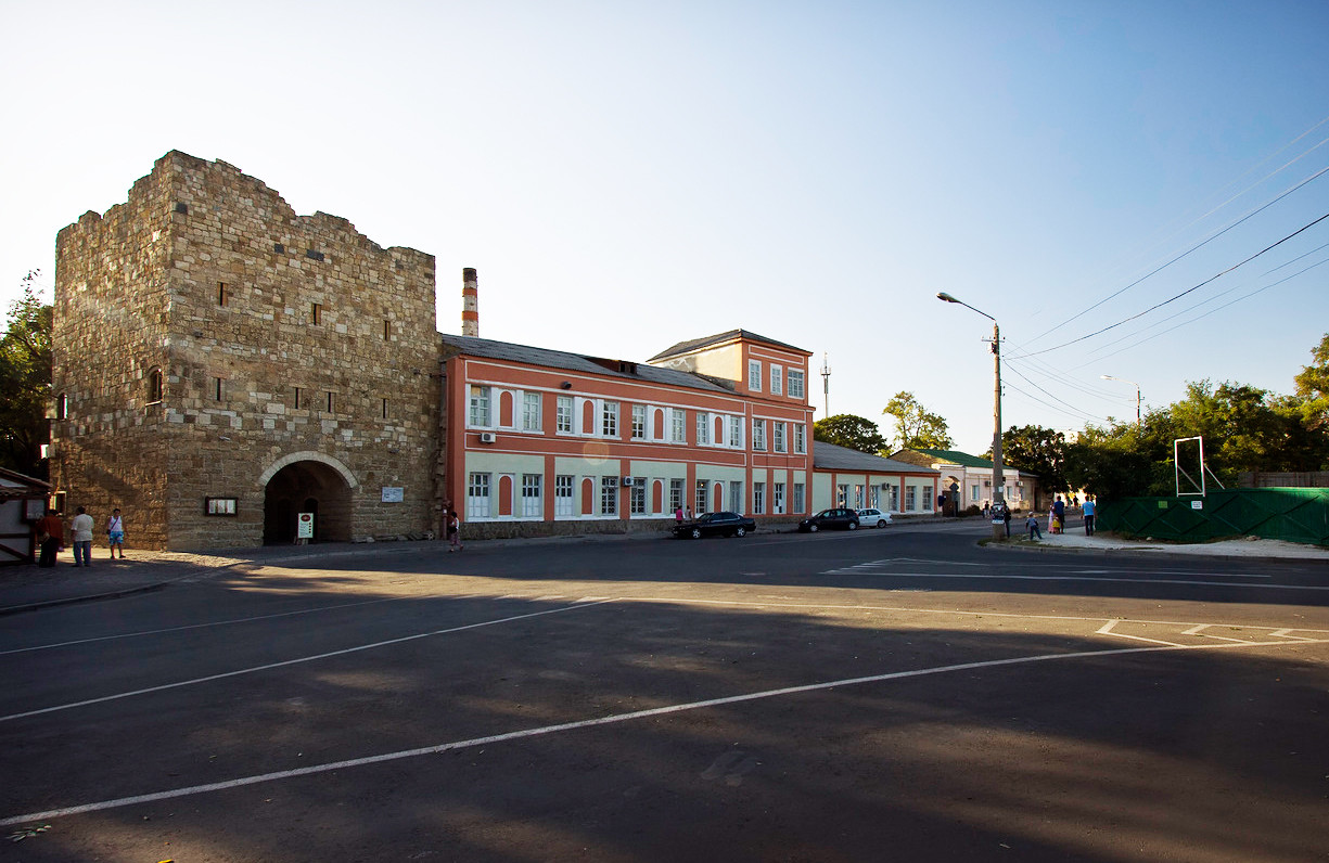 Восточные ворота крепости Гезлев. Фото 1 – фотографии России