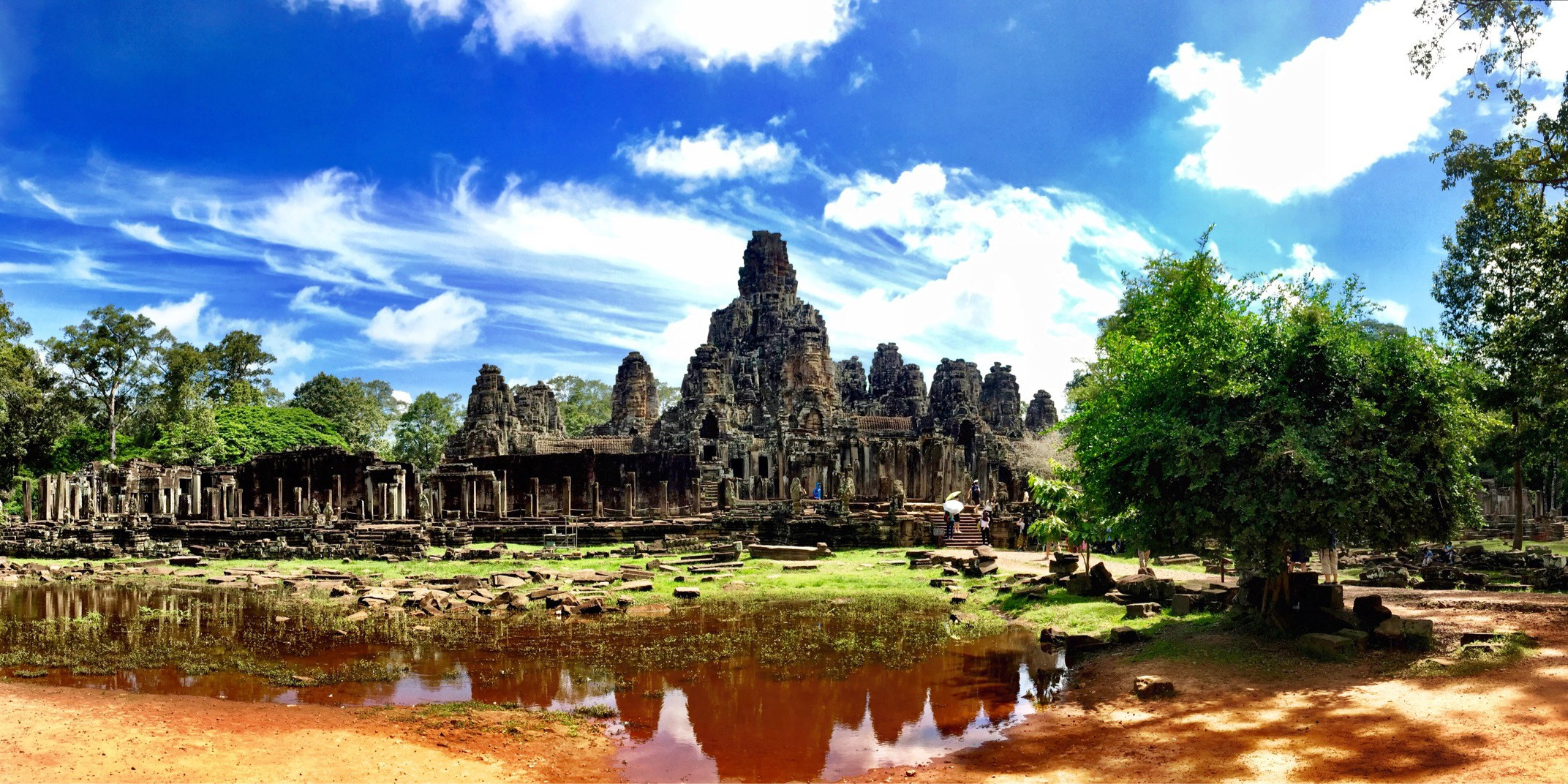 Исторический храм Байон (Bayon) в городе Сиемреап, Камбоджа – фотографии Камбоджи