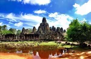 Исторический храм Байон (Bayon) в городе Сиемреап, Камбоджа – фотографии Камбоджи