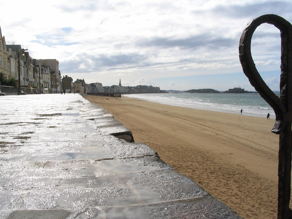 Пляж в Сен-Мало, Франция. Фото 5 – фотографии Франции