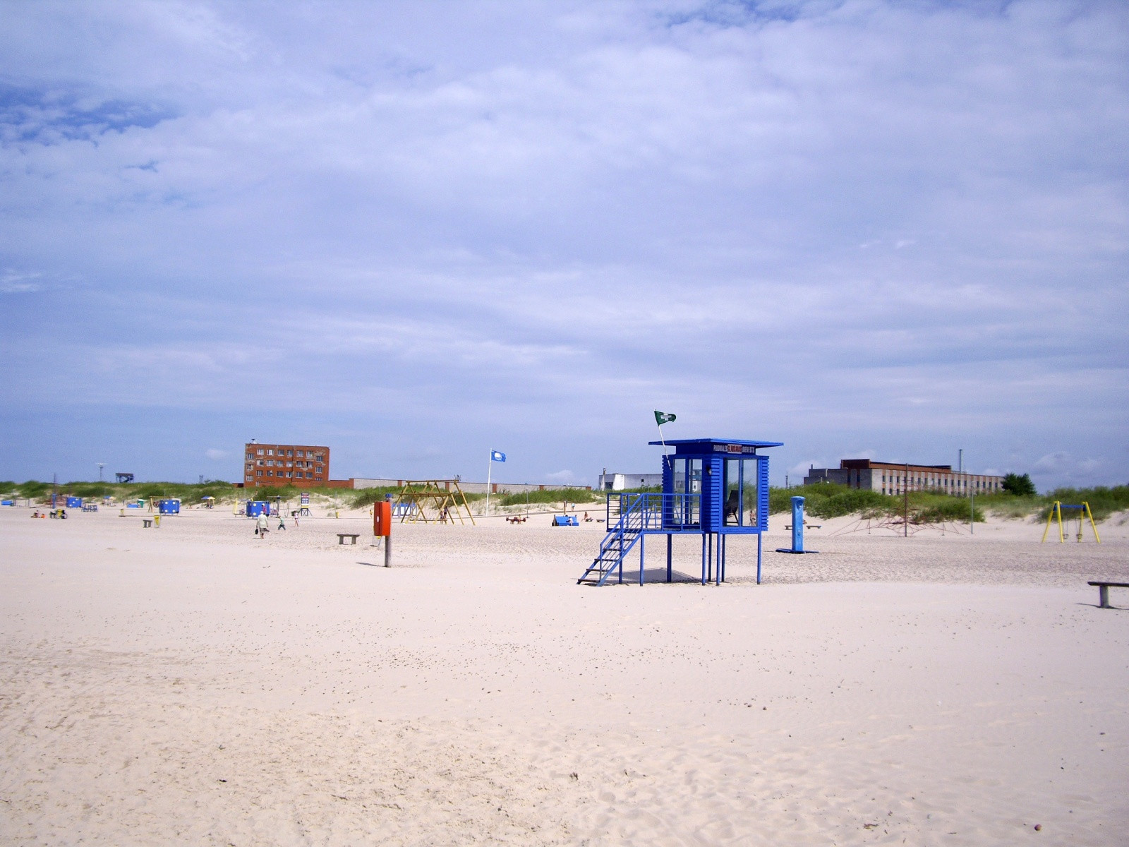 Пляж в городе Вентспилс – фотографии Латвии