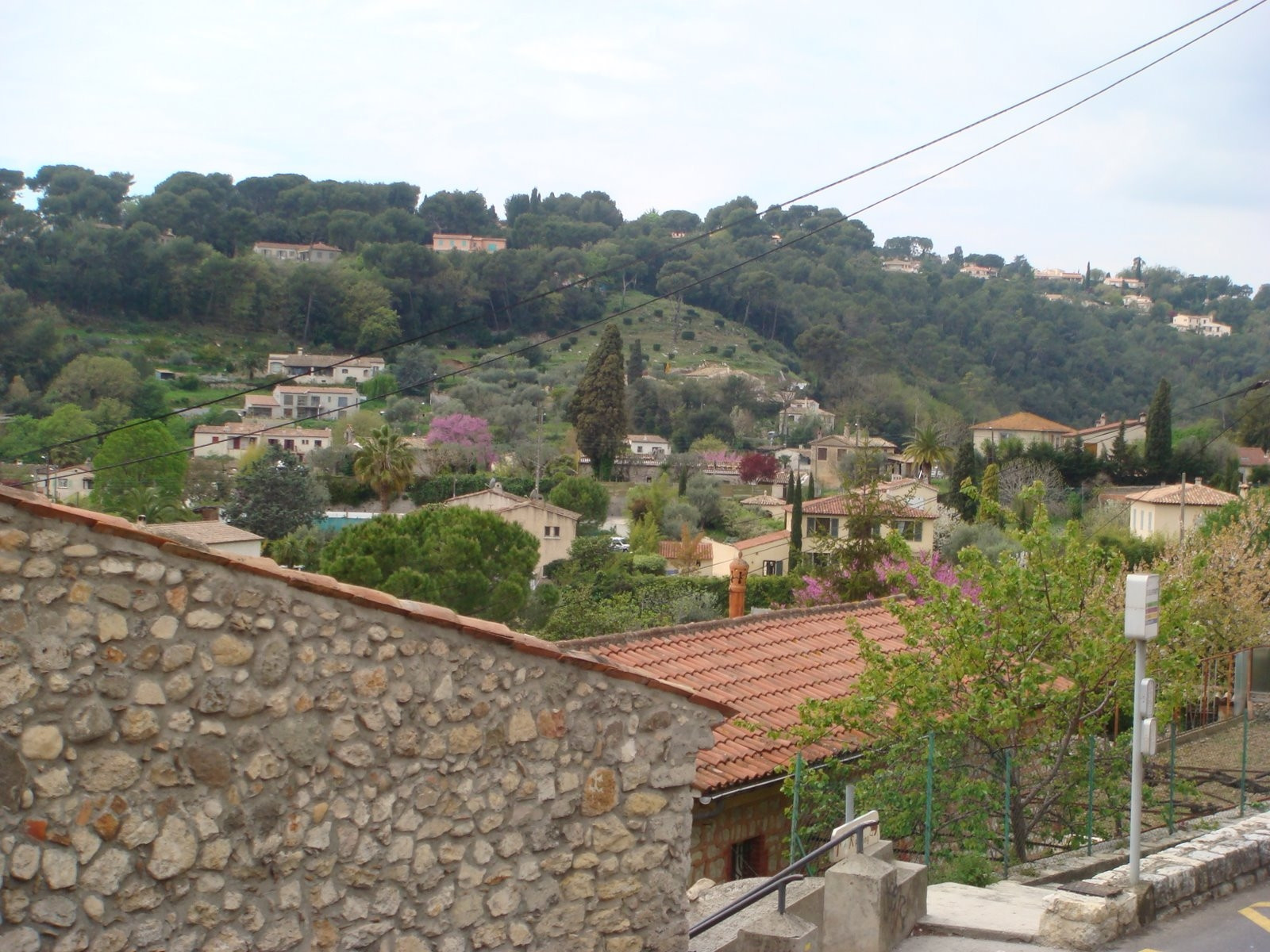 Деревня в Биоте, Франция. Фото 1 – фотографии Франции