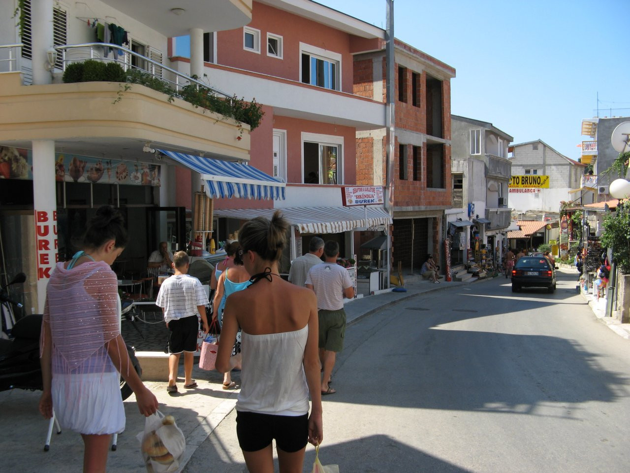 Улица в Ульцинь, Черногория – фотографии Черногории