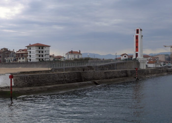 Набережная в Сибуре, Франция. Фото 3 – фотографии Франции