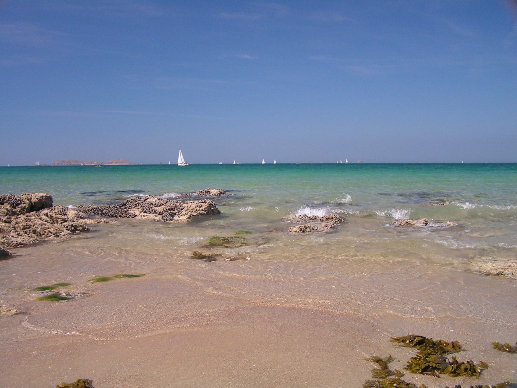 Пляж в Динарде, Франция – фотографии Франции