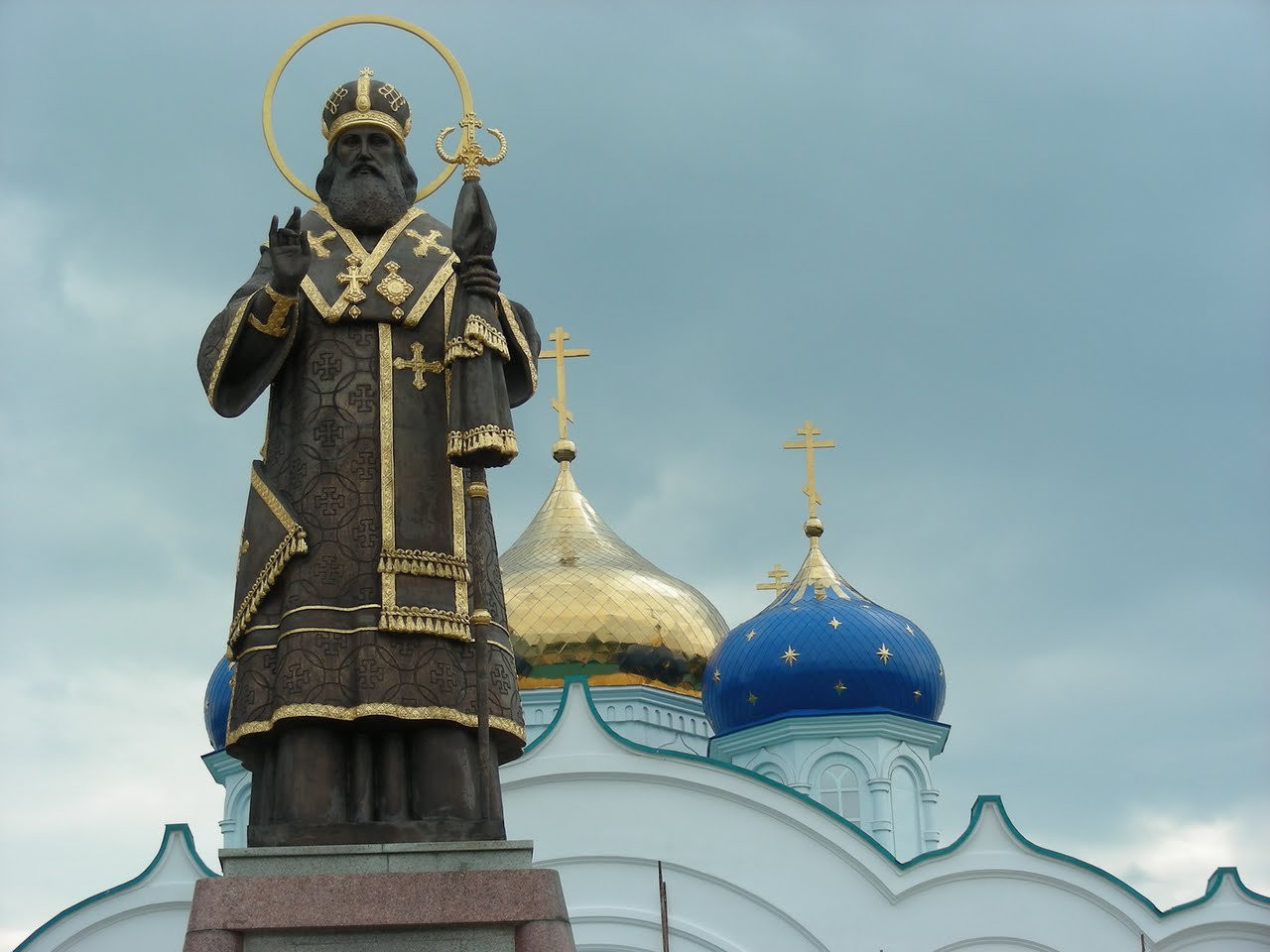 Памятник в Задонске, Россия – фотографии России