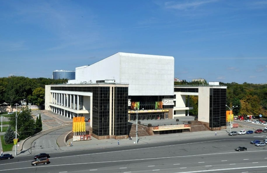 Театр в Ростове – фотографии России