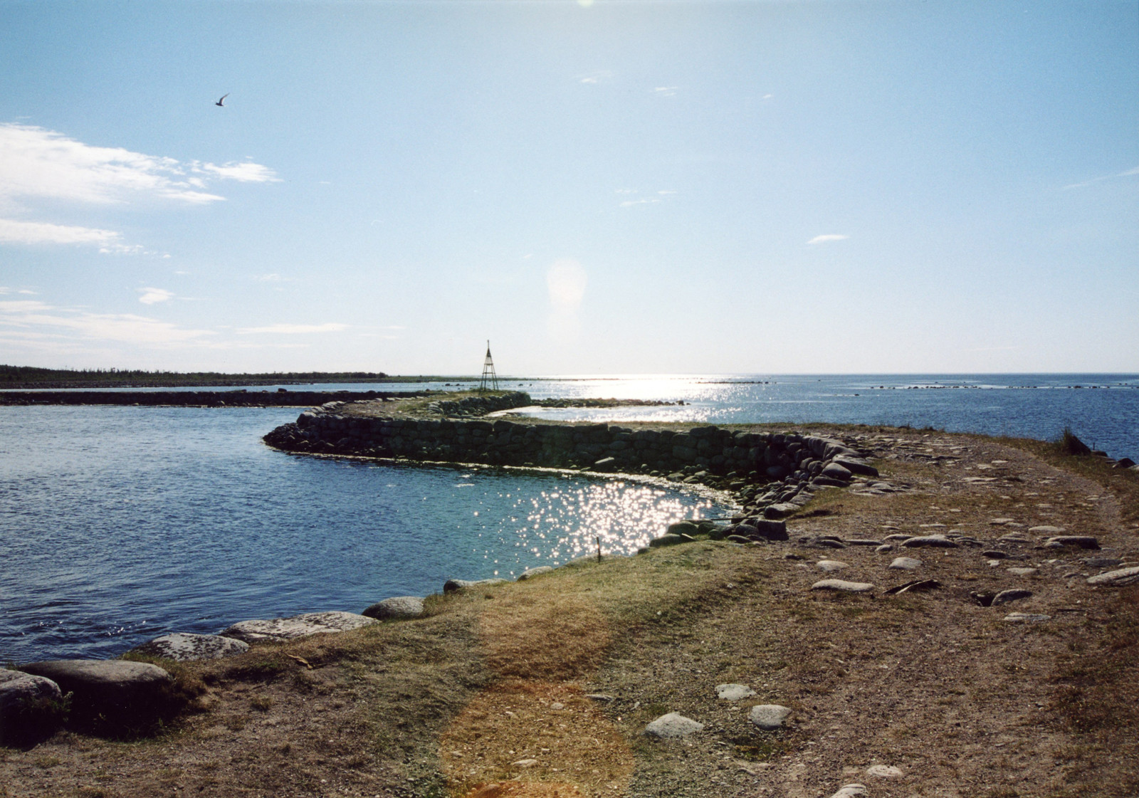 Валунная дамба на Соловецких островах – фотографии России