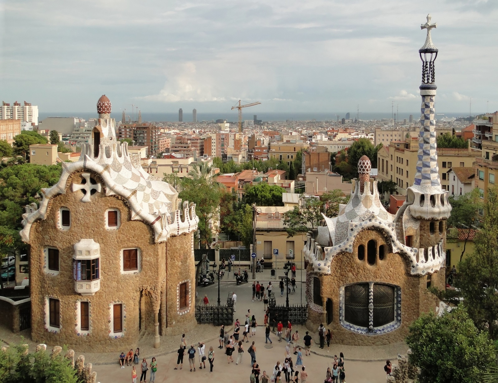 Вход в парк Гуэль (Parque Güell) в Барселоне – фотографии Испании