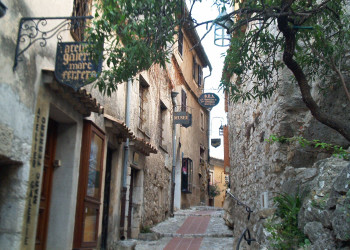 Улица в Эз, Франция. Фото 3 – фотографии Франции