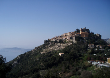 Дома на горе в Эз, Франция. Фото 30 – фотографии Франции