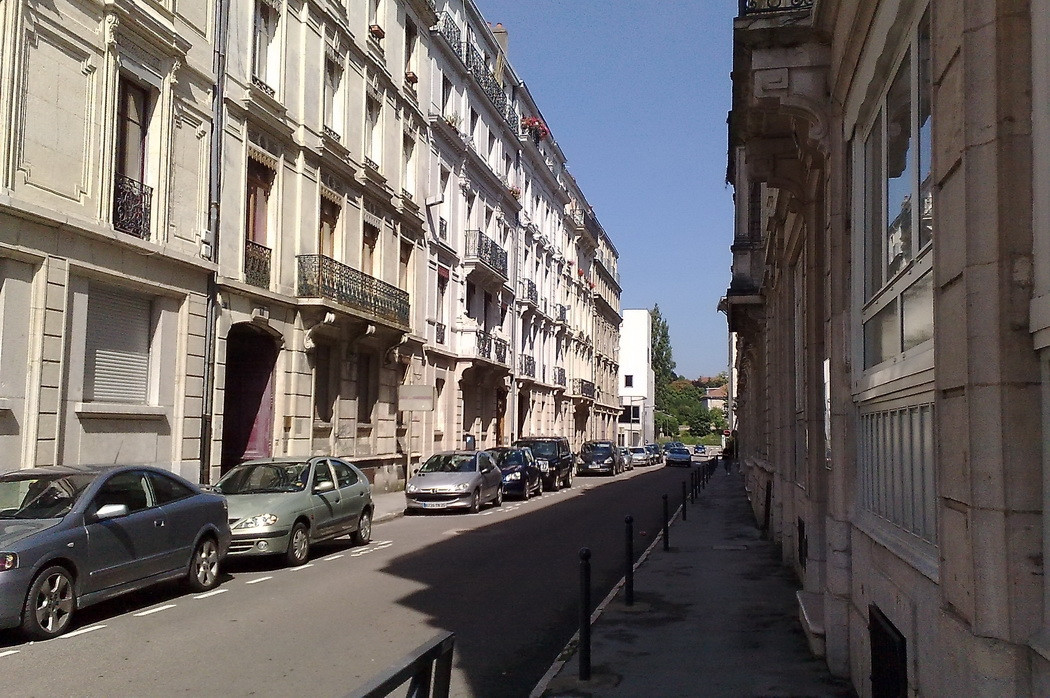 Улица в Безансоне, Франция – фотографии Франции