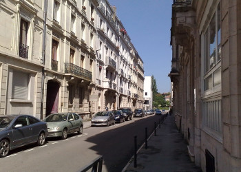 Улица в Безансоне, Франция – фотографии Франции