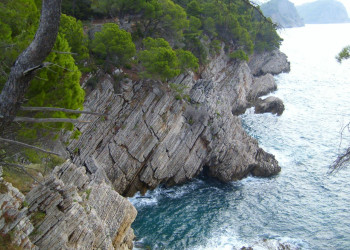 Скала в Петровац, Черногория. Фото 28 – фотографии Черногории