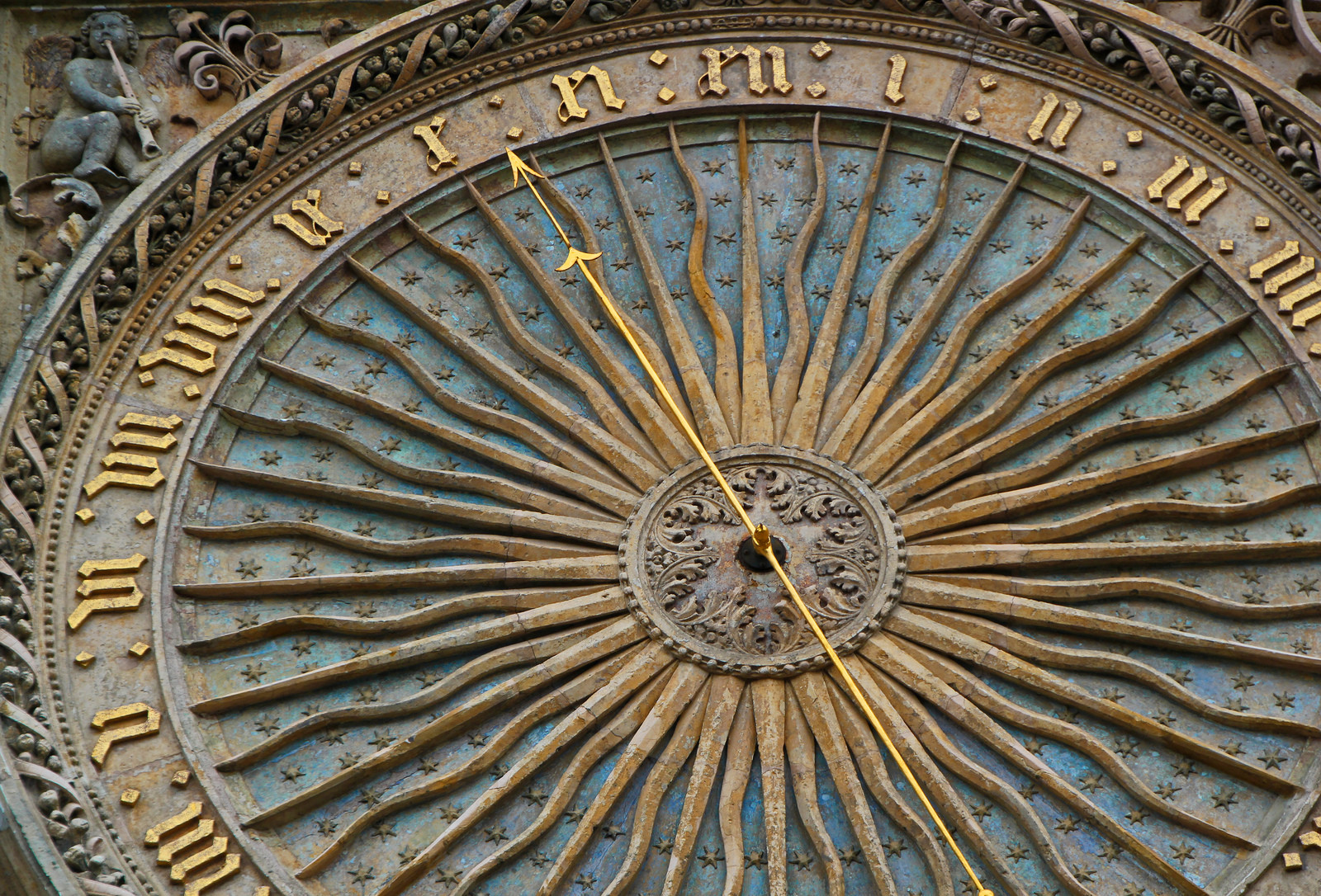 Солнечные часы в Шартрском соборе – фотографии Франции