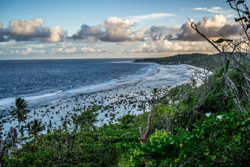 Зеленый берег океан. Остров Науру – фотографии Науру