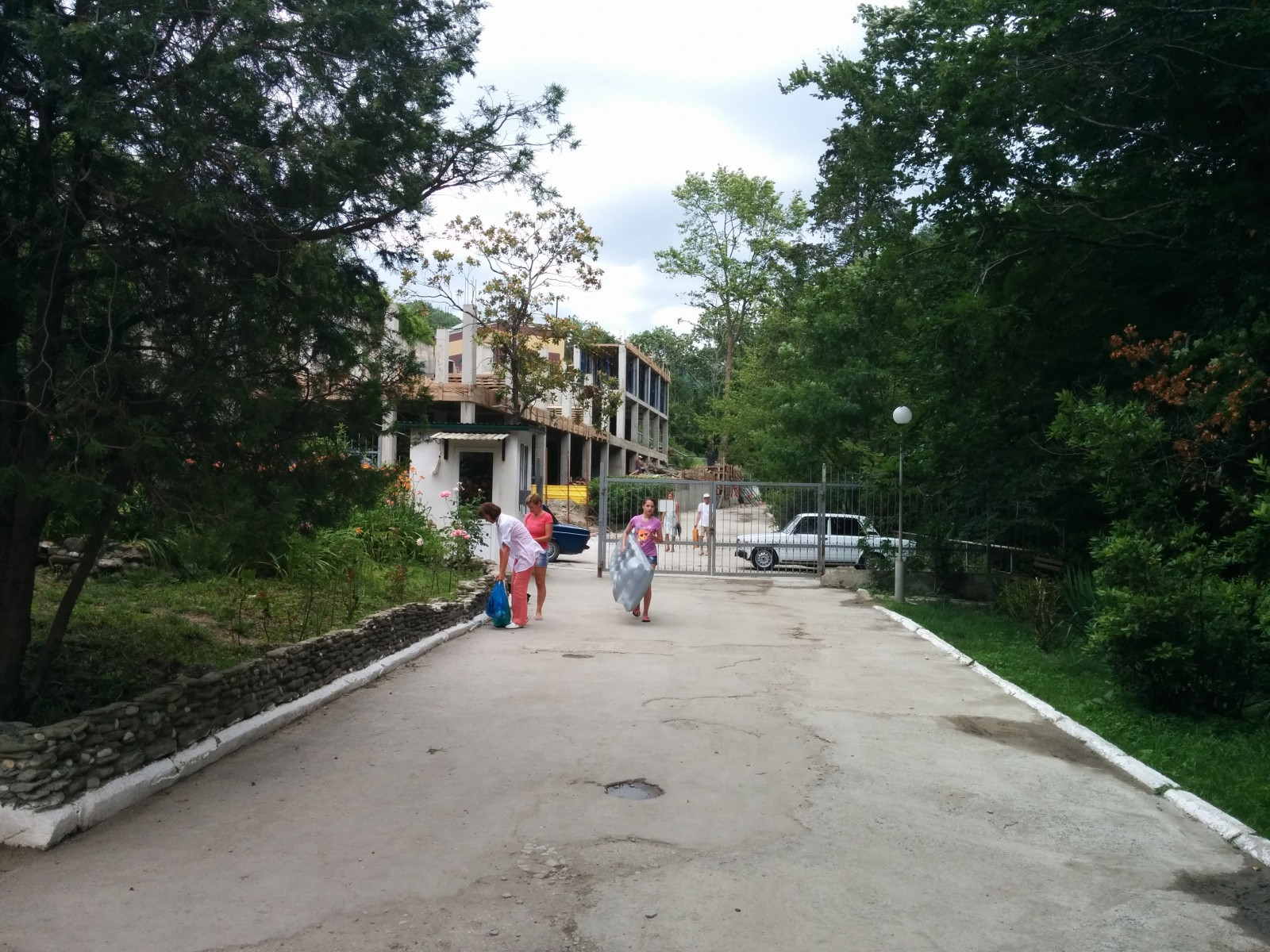 Пансионат Южный, вид на строящееся здание – фотографии России