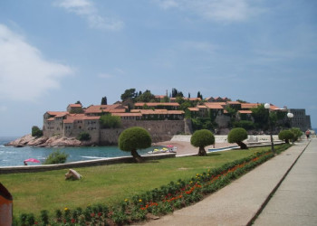 Набережная в Святой Стефан, Черногория. Фото 3 – фотографии Черногории