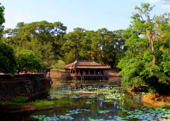 Гробница Ты Дык (Lăng Tu Duc) – находится в 6 километрах от Хюэ – фотографии Вьетнама