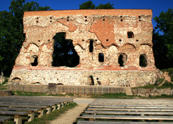 Руины замка Феллин (Viljandi loss) – фотографии Эстонии
