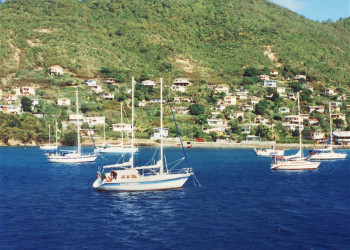 У побережье острова Бекия – фотографии Сент-Винсента и Гренадин