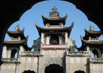 Собор Фат-Диен в провинции Ниньбинь во Вьетнаме – фотографии Вьетнама