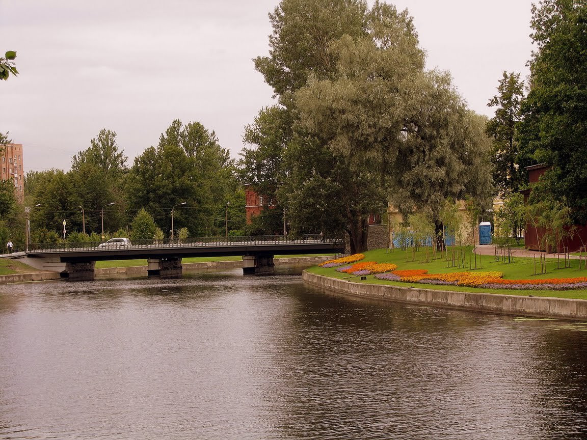 Канал в Колпино, Россия – фотографии России