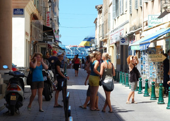 Люди в Иль-Русса, Франция – фотографии Франции