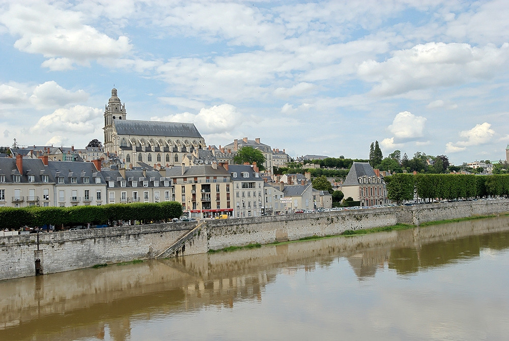 Набережная в Блуа, Франция. Фото 1 – фотографии Франции