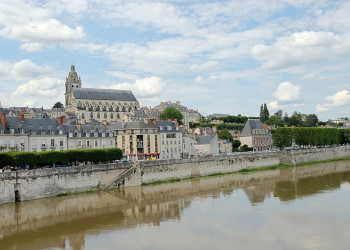 Набережная в Блуа, Франция. Фото 1 – фотографии Франции