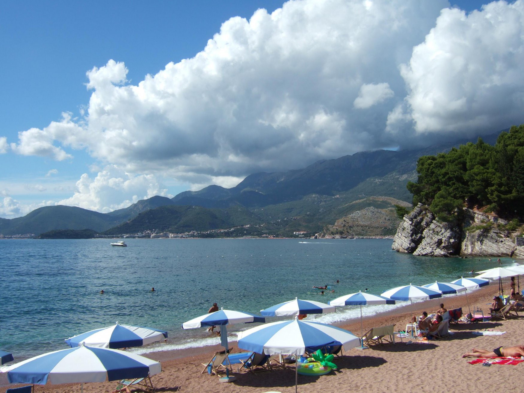 Пляж в Святого Стефана, Черногория. Фото 1 – фотографии Черногории