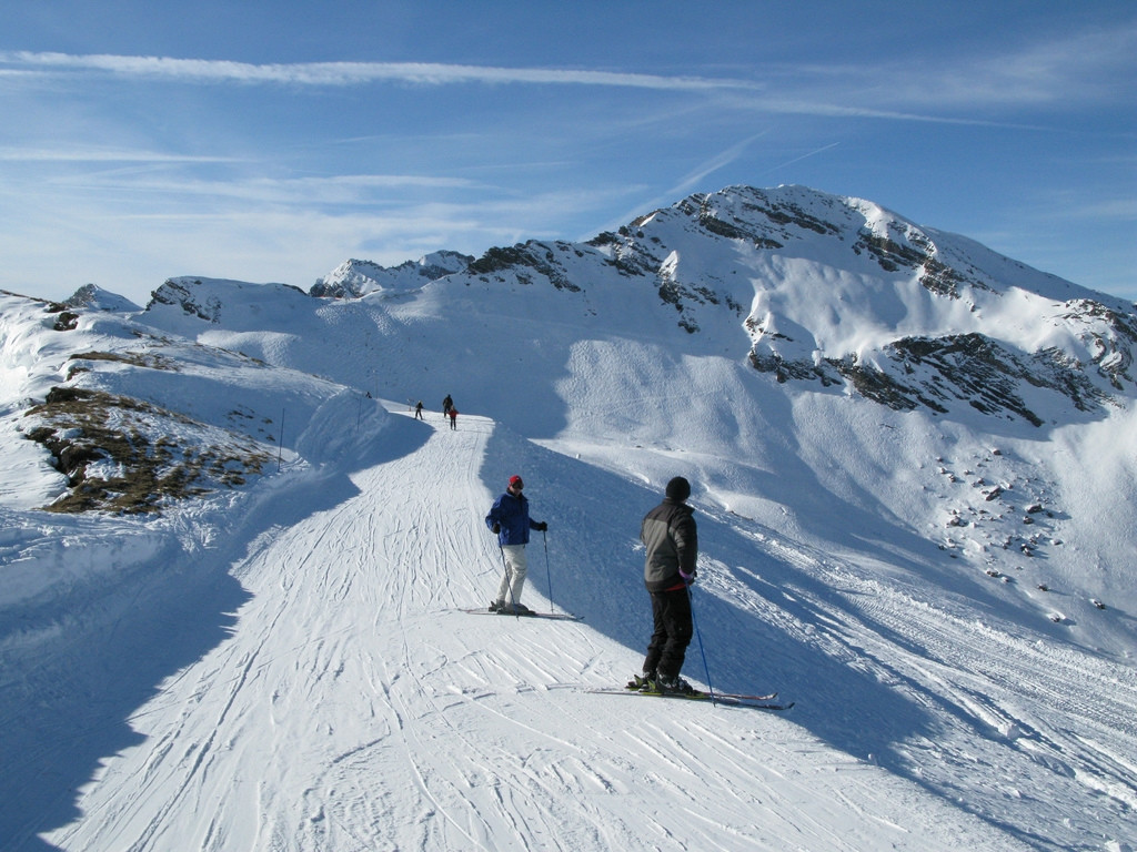 Лыжники в Монтрионе, Франция – фотографии Франции