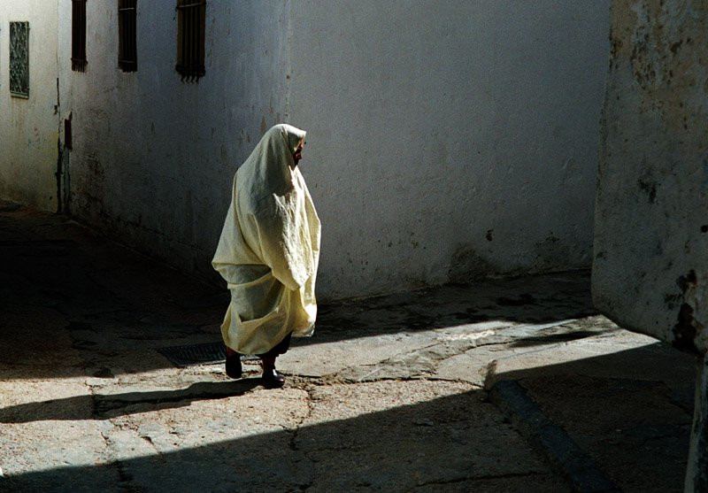 Женщина на острове Табарка, Северный Тунис. Фото 1 – фотографии Туниса