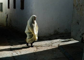 Женщина на острове Табарка, Северный Тунис. Фото 1 – фотографии Туниса