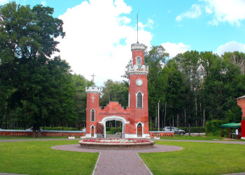 Территория двореца Ольденбургских – фотографии России