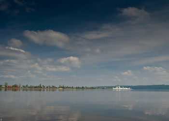 Озеро в Желтоводском Макариевом монастыре, Россия – фотографии России