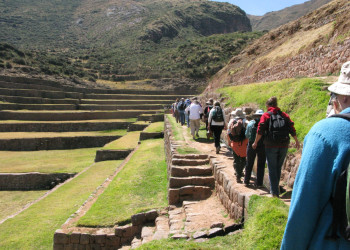 Прогулки туристов по Типону – фотографии Перу