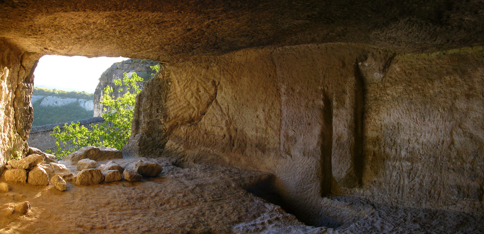 Пещеры Чуфут-Кале, Крымский полуостров. Фото 1 – фотографии России