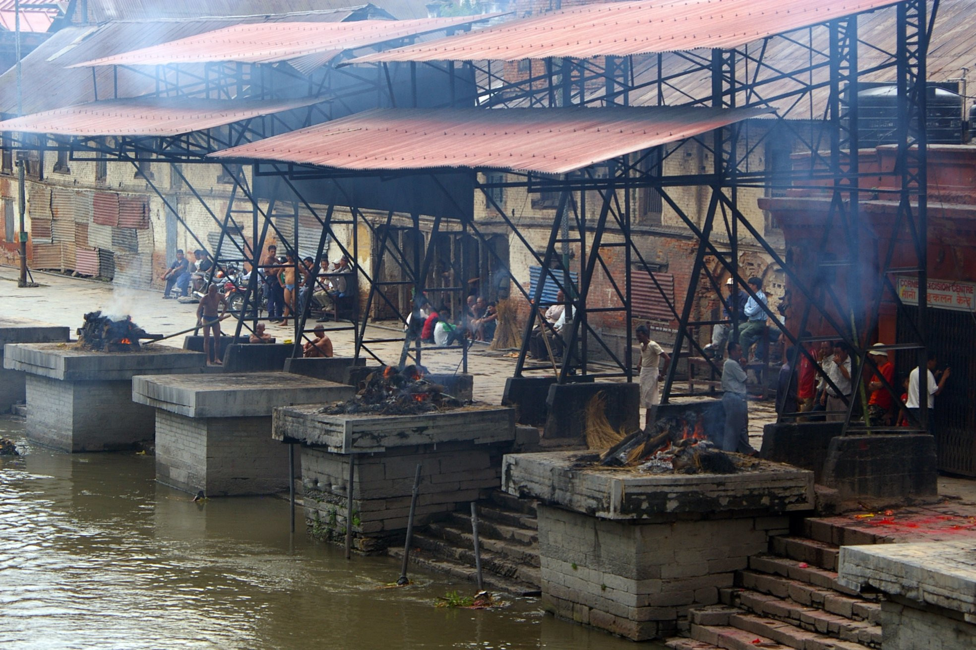 Кремации в Пашупатинатхе – фотографии Непала