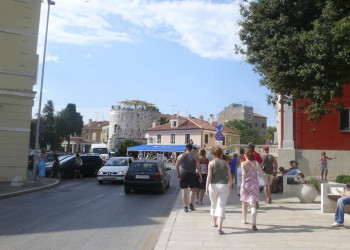 Улица в Рабац, Хорватия – фотографии Хорватии