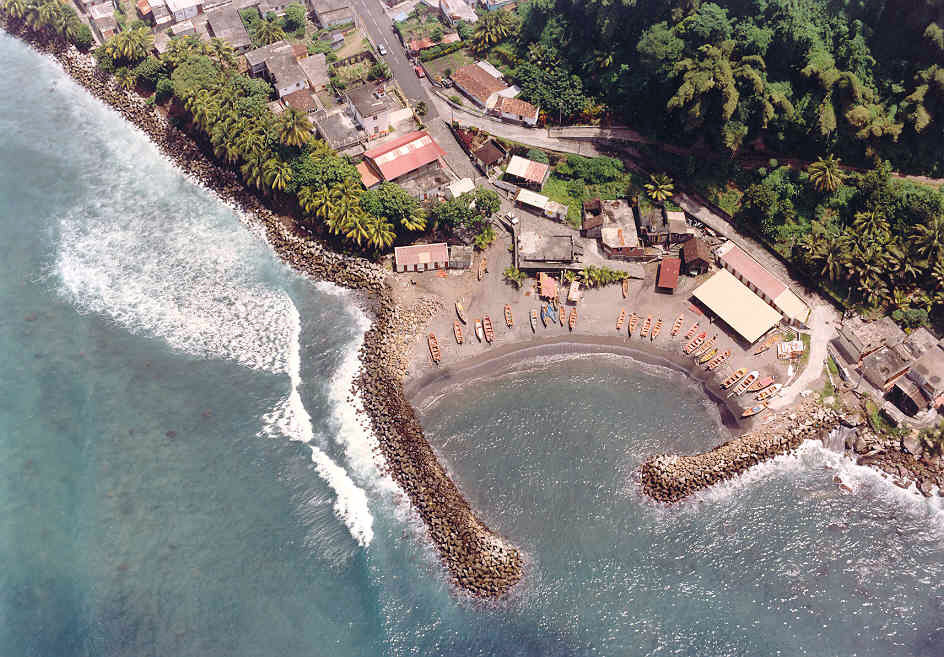 Вид сверху на Гран'Ривьер (Grand'Riviere) – фотографии Мартиники