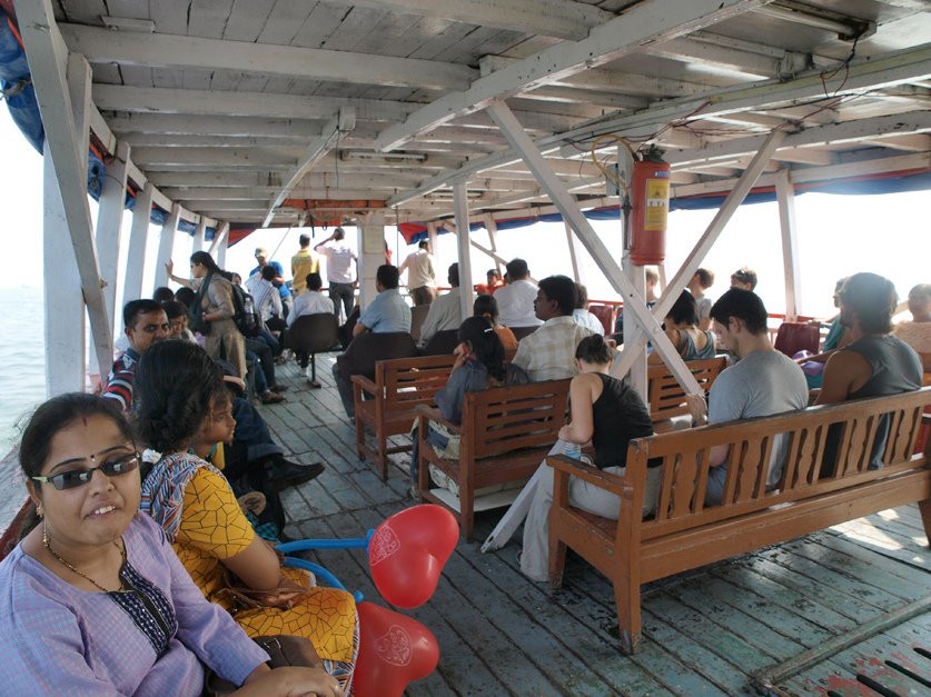 Корабль на остров Элефанта – фотографии Индии