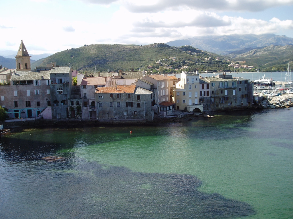 Дома в Сен-Флоран, Франция. Фото 10 – фотографии Франции