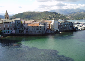 Дома в Сен-Флоран, Франция. Фото 10 – фотографии Франции