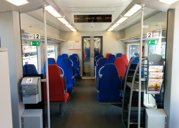 Электричка "Ласточка" ходит из Адлера в Туапсе, салон – фотографии России